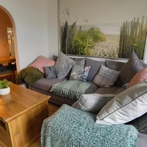Coastal With Hot Tub And Garden Sleeps 8 Holiday home