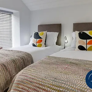 Beam End - Modern 2-bedroom Stone Holiday home